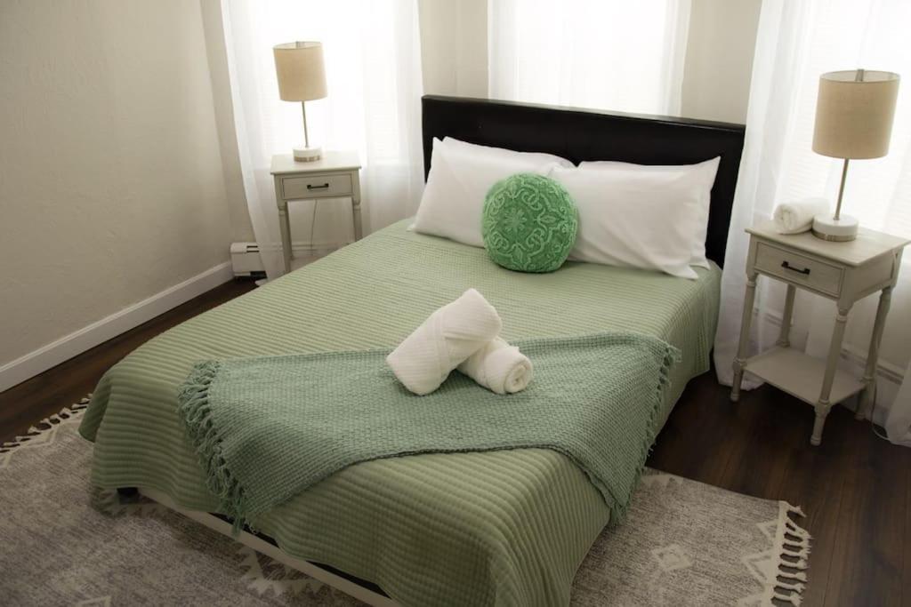 Cozy Getaway Apartment เอเวอเรตต์ ภายนอก รูปภาพ