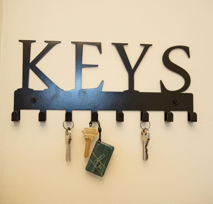 Cozy Getaway Apartment เอเวอเรตต์ ภายนอก รูปภาพ